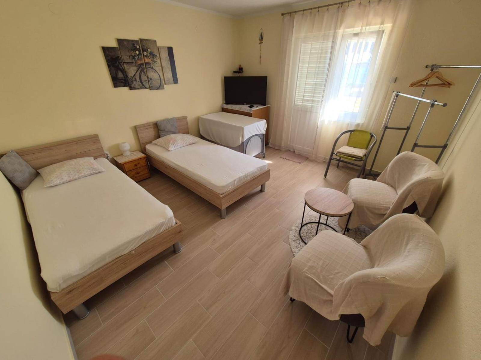 Apartman Davorka คาร์โลบัก ภายนอก รูปภาพ